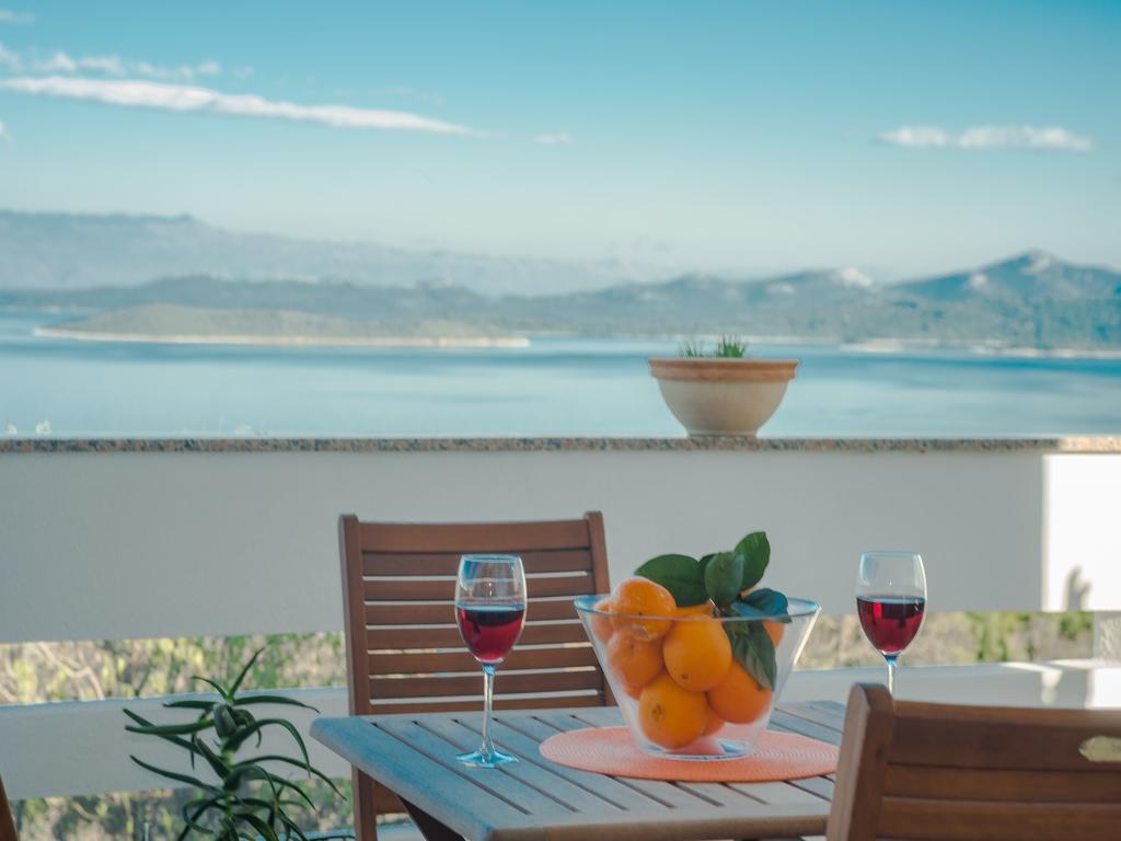 Holiday House Mareta, Sea View Dragove Exterior photo
