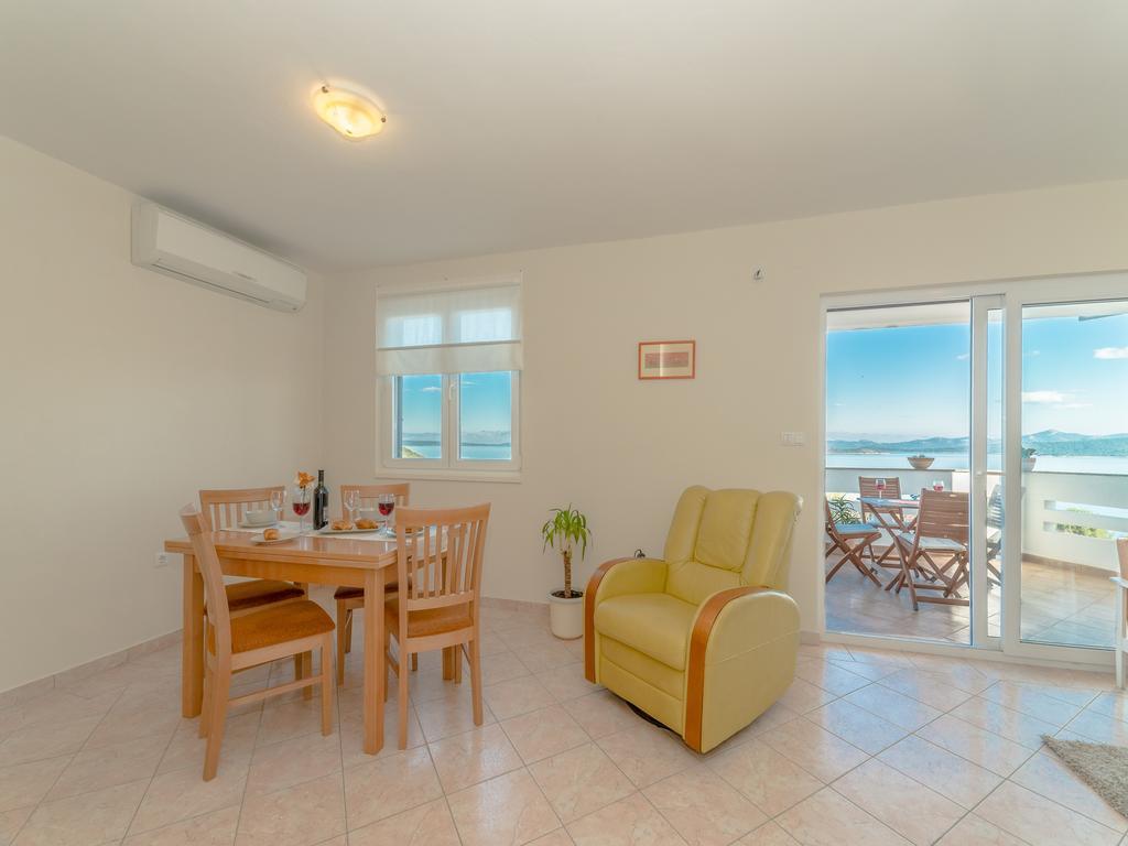 Holiday House Mareta, Sea View Dragove Exterior photo